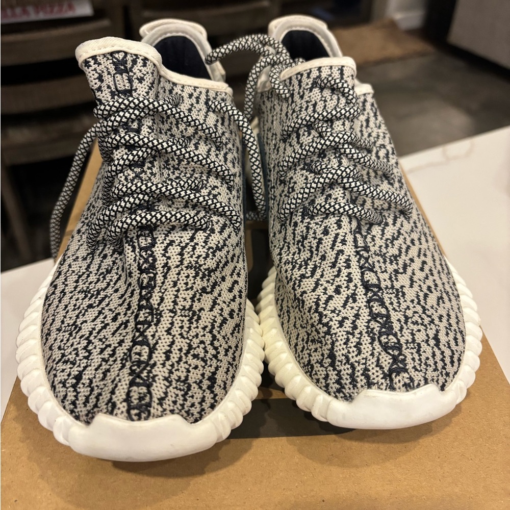 YEEZY Turtle Dove second release size 5.5 like new
